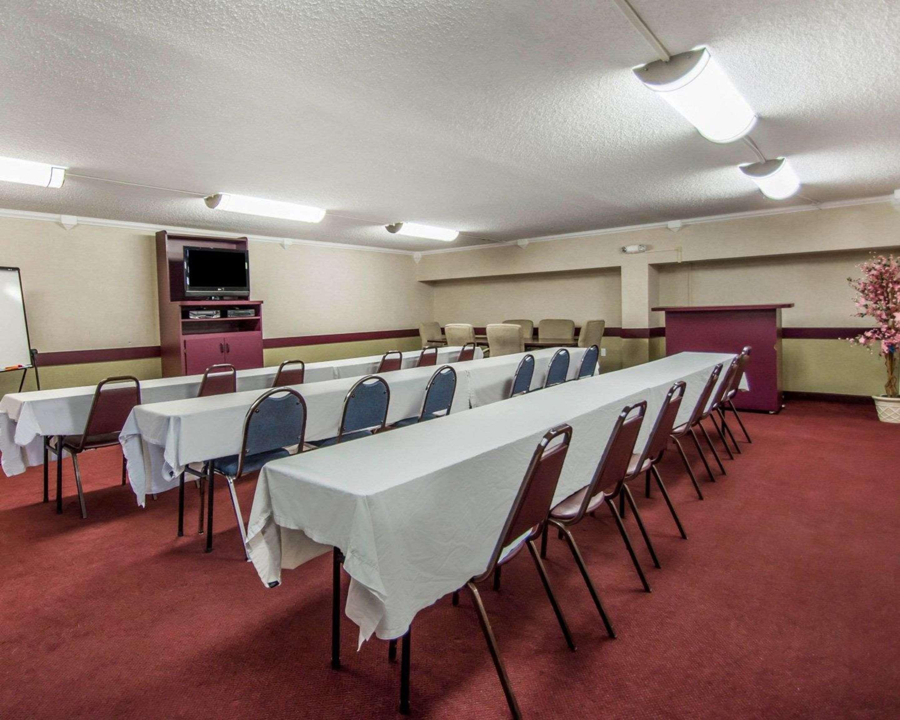 סיינט פיטרסברג Quality Inn & Suites At Tropicana Field מראה חיצוני תמונה