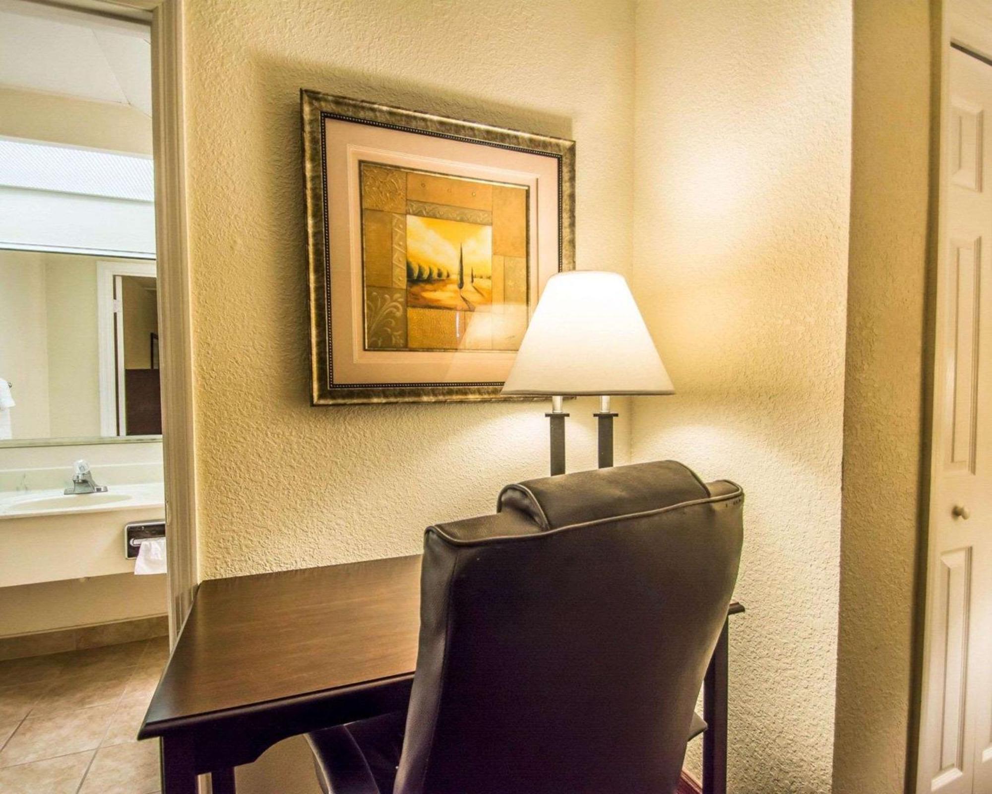 סיינט פיטרסברג Quality Inn & Suites At Tropicana Field מראה חיצוני תמונה