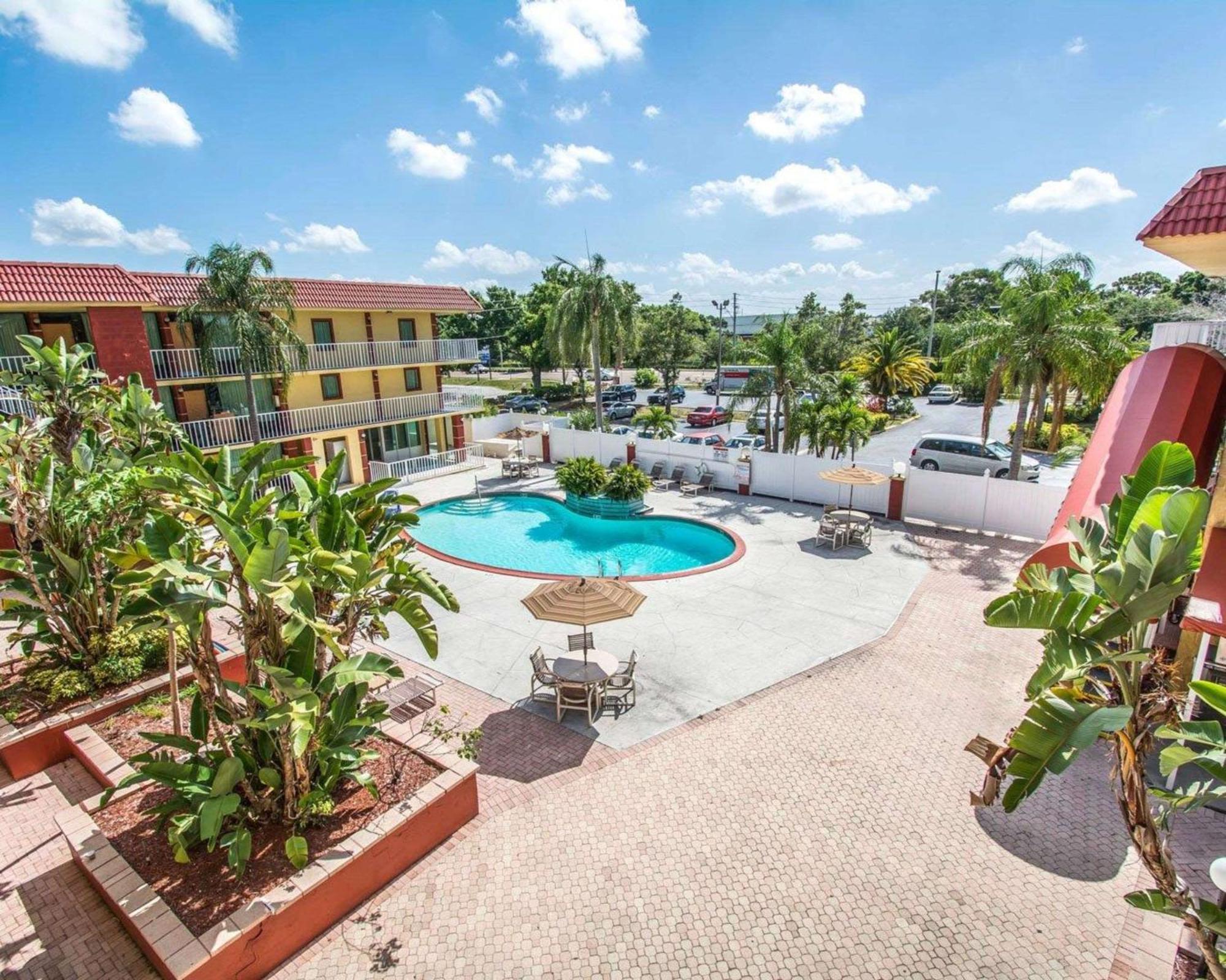 סיינט פיטרסברג Quality Inn & Suites At Tropicana Field מראה חיצוני תמונה