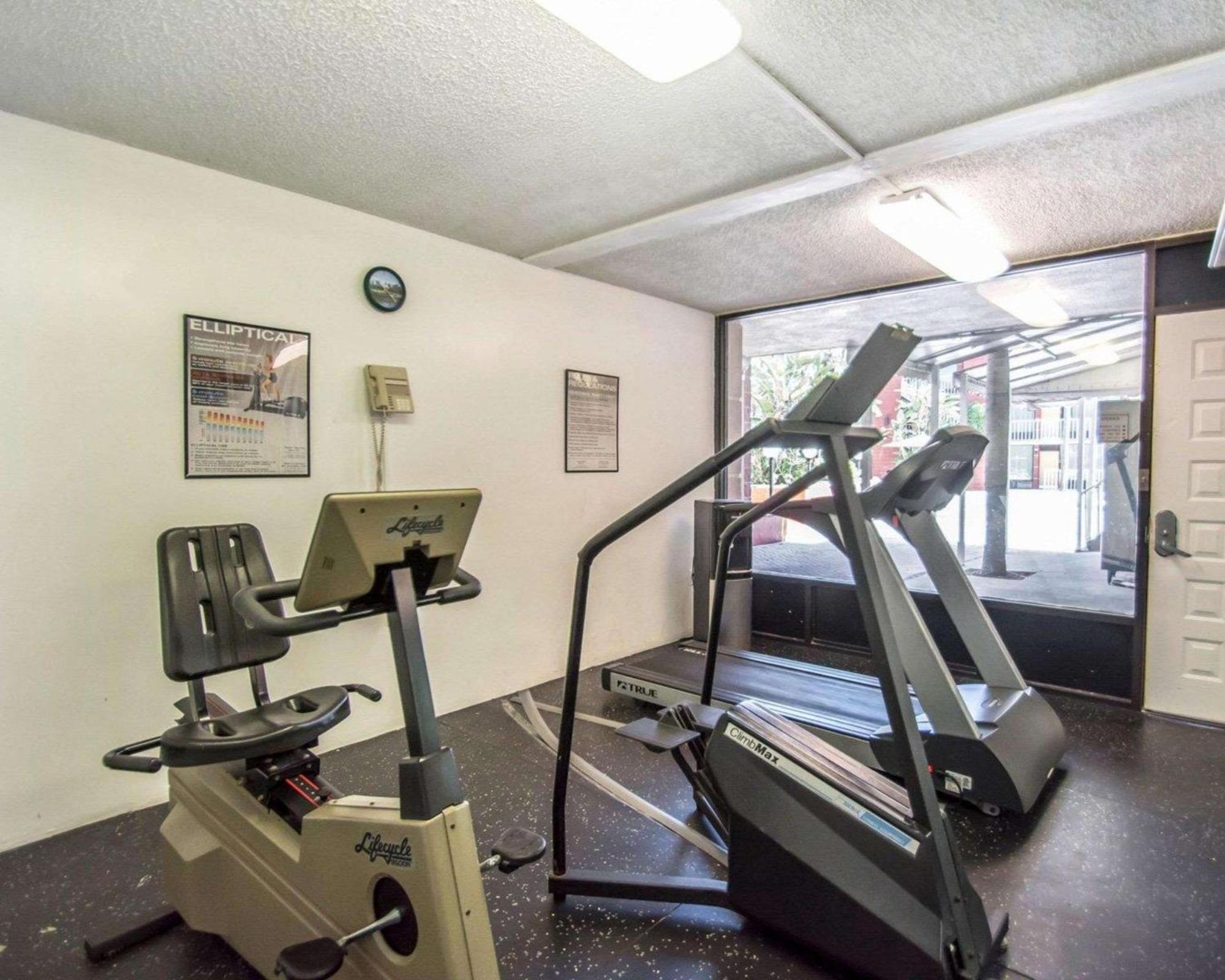 סיינט פיטרסברג Quality Inn & Suites At Tropicana Field מראה חיצוני תמונה
