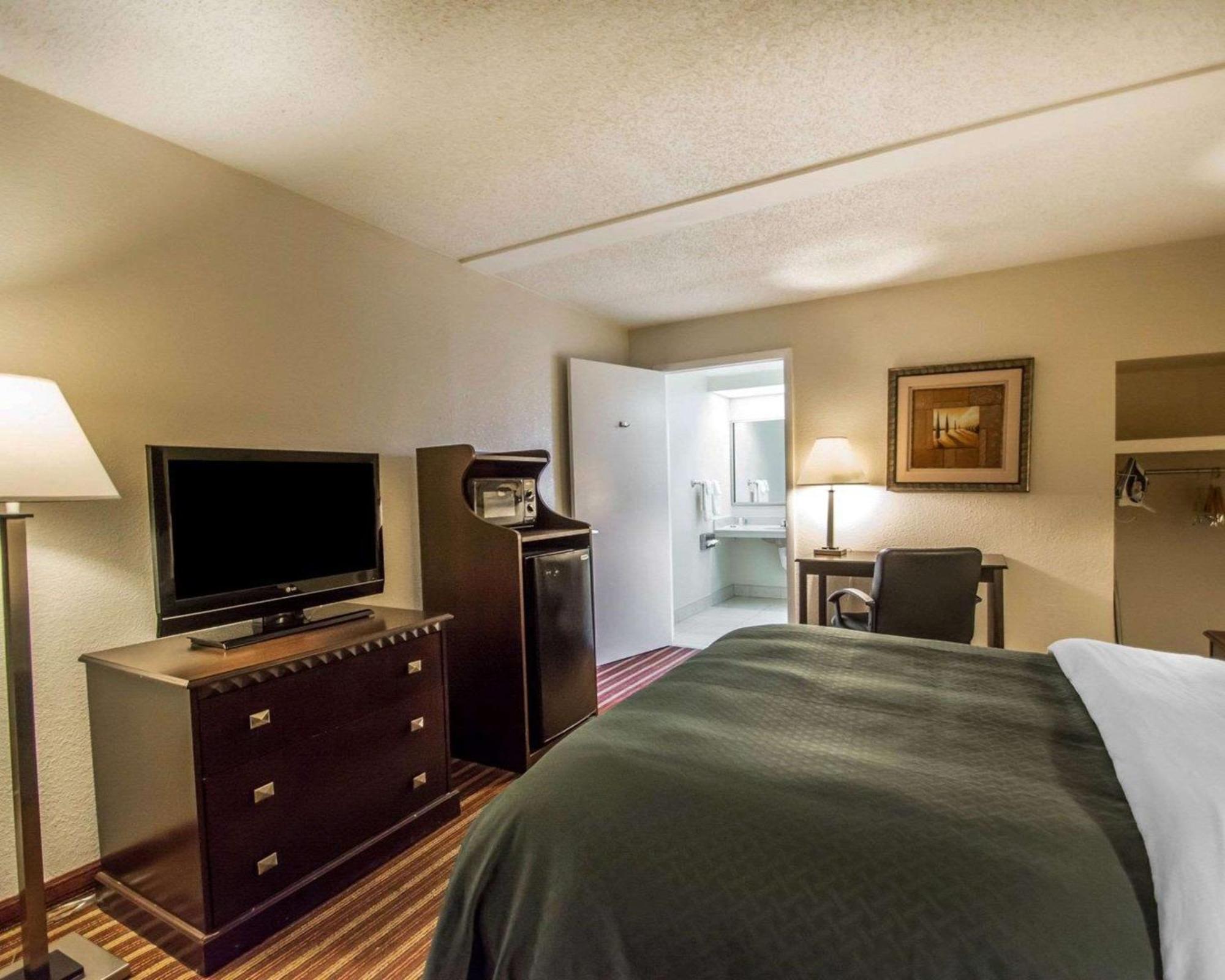 סיינט פיטרסברג Quality Inn & Suites At Tropicana Field מראה חיצוני תמונה