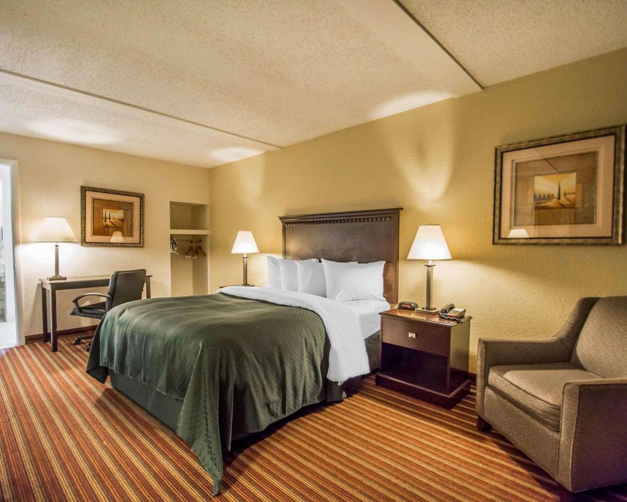 סיינט פיטרסברג Quality Inn & Suites At Tropicana Field מראה חיצוני תמונה