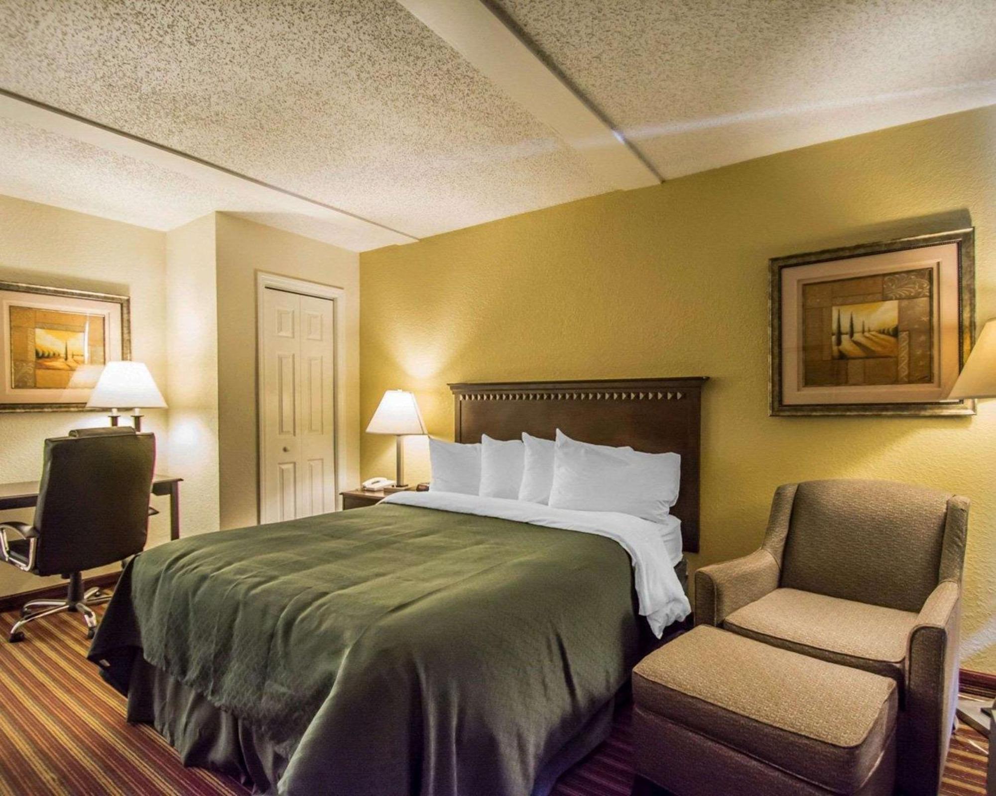 סיינט פיטרסברג Quality Inn & Suites At Tropicana Field מראה חיצוני תמונה