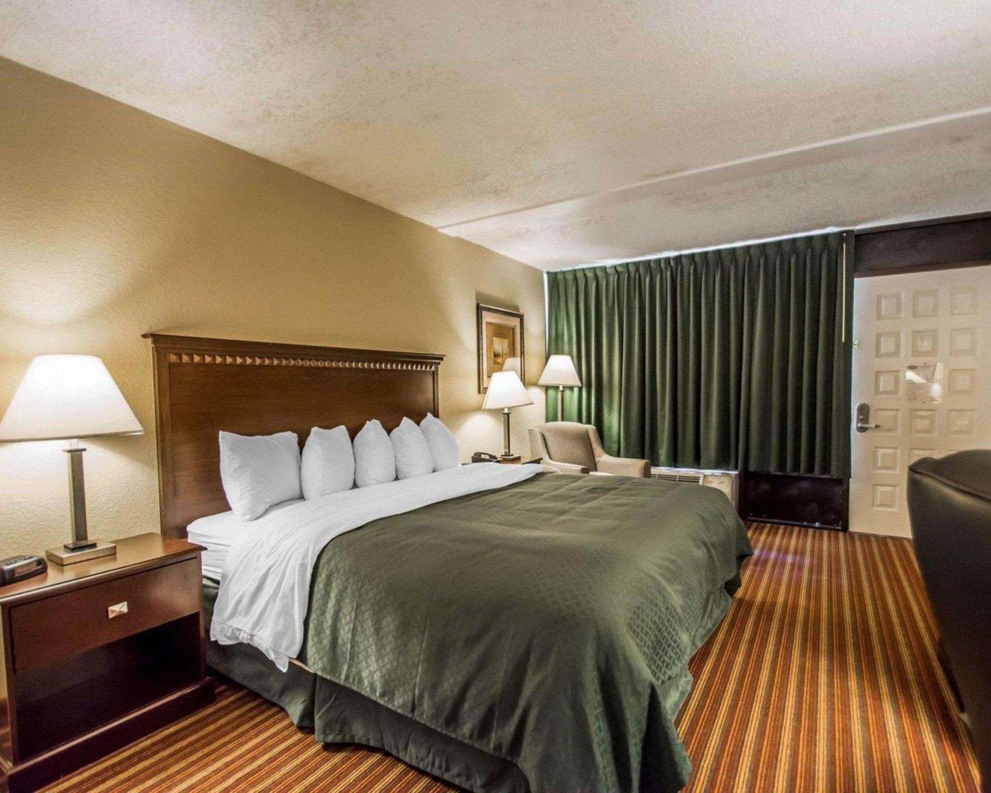 סיינט פיטרסברג Quality Inn & Suites At Tropicana Field מראה חיצוני תמונה