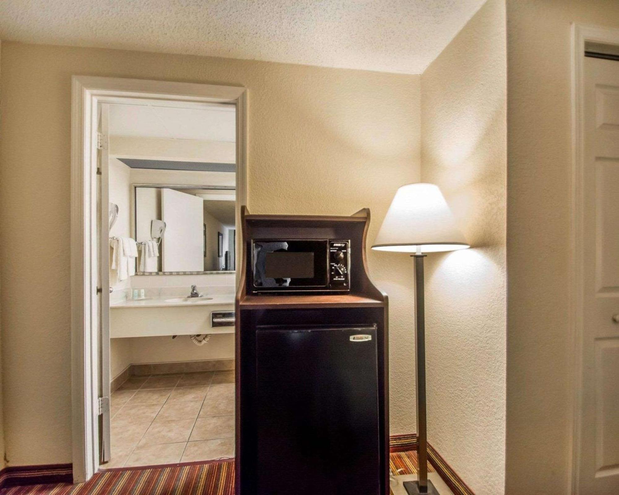 סיינט פיטרסברג Quality Inn & Suites At Tropicana Field מראה חיצוני תמונה