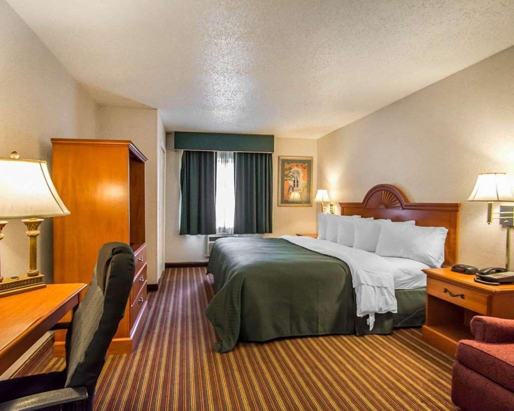 סיינט פיטרסברג Quality Inn & Suites At Tropicana Field חדר תמונה