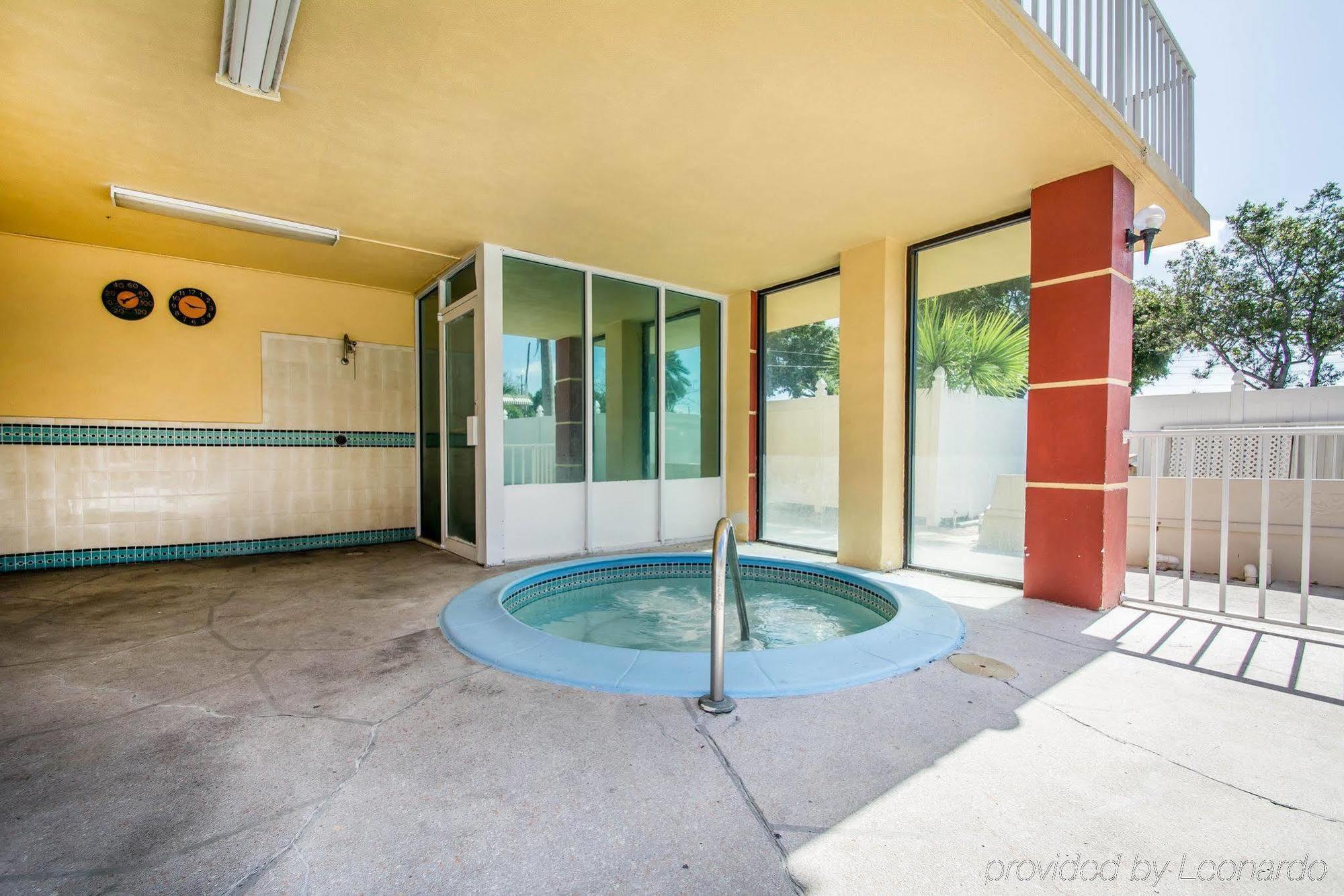 סיינט פיטרסברג Quality Inn & Suites At Tropicana Field מראה חיצוני תמונה