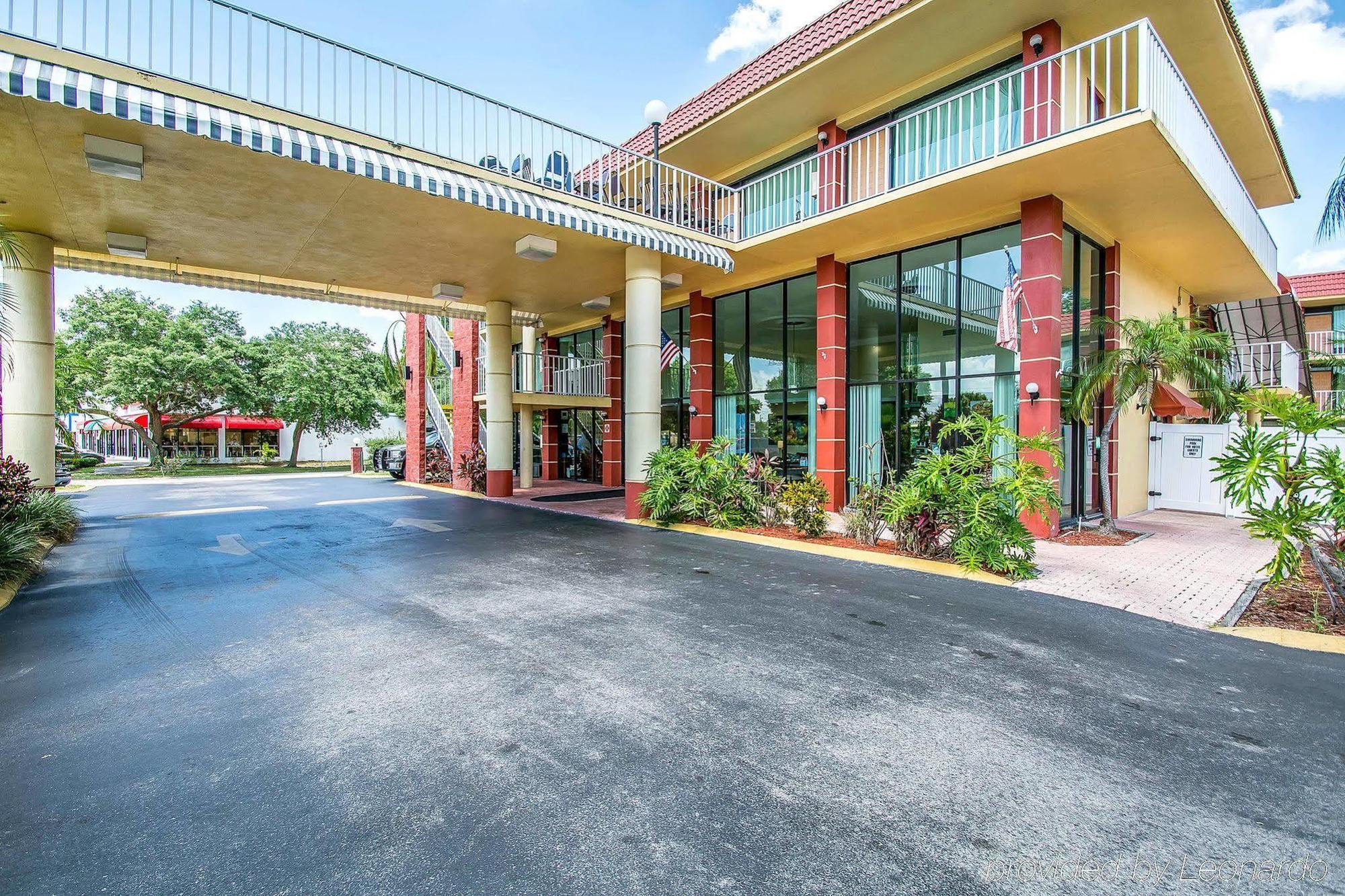 סיינט פיטרסברג Quality Inn & Suites At Tropicana Field מראה חיצוני תמונה