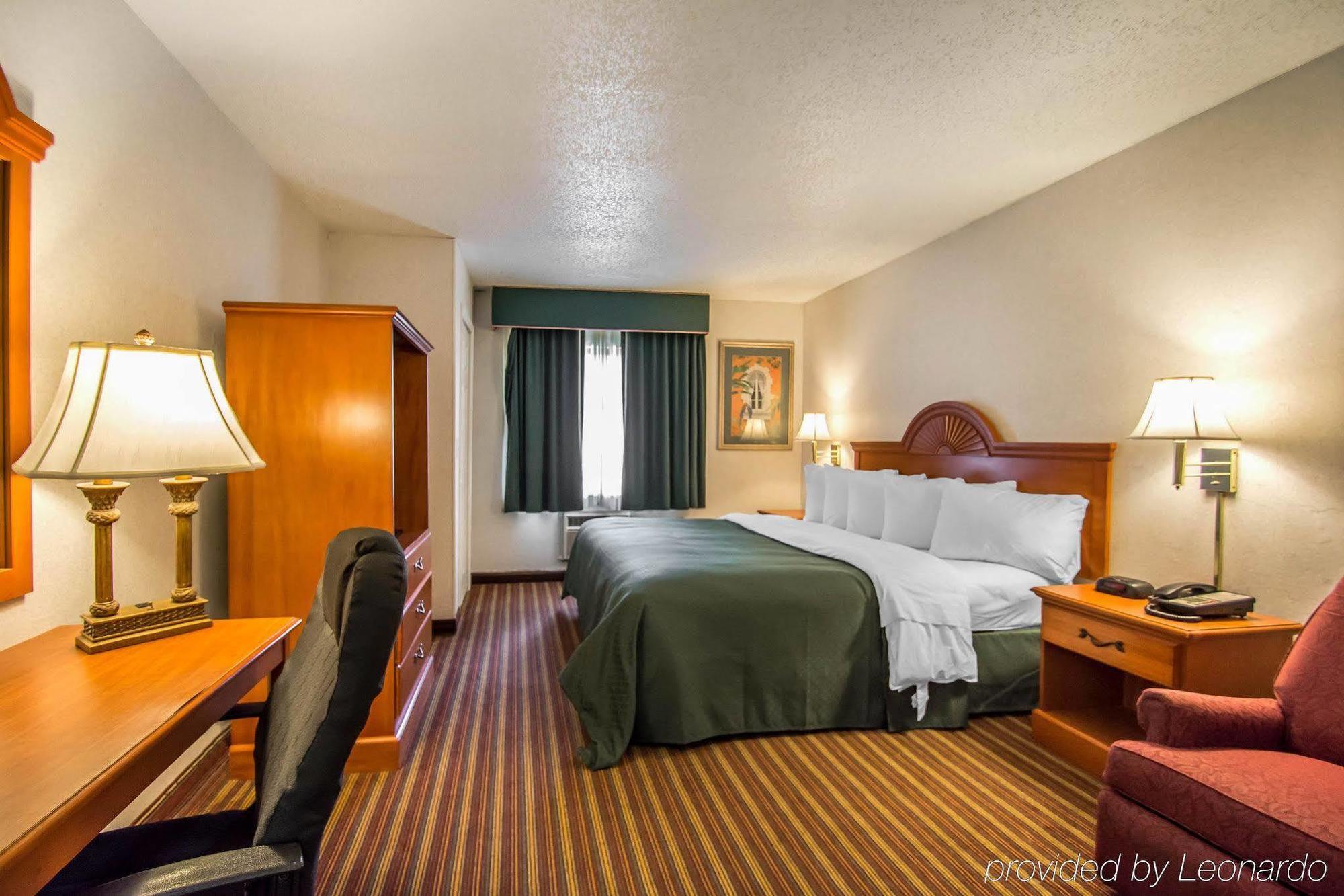 סיינט פיטרסברג Quality Inn & Suites At Tropicana Field מראה חיצוני תמונה