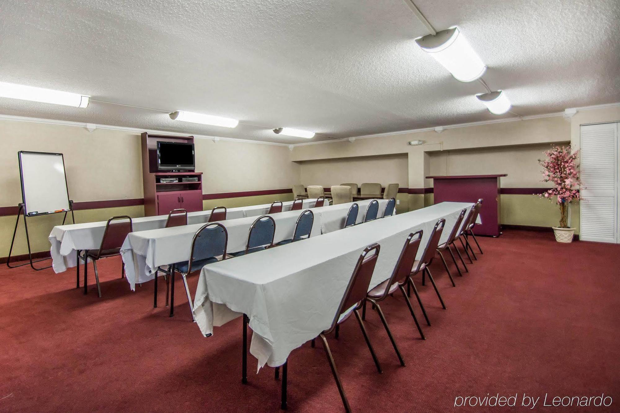 סיינט פיטרסברג Quality Inn & Suites At Tropicana Field מראה חיצוני תמונה