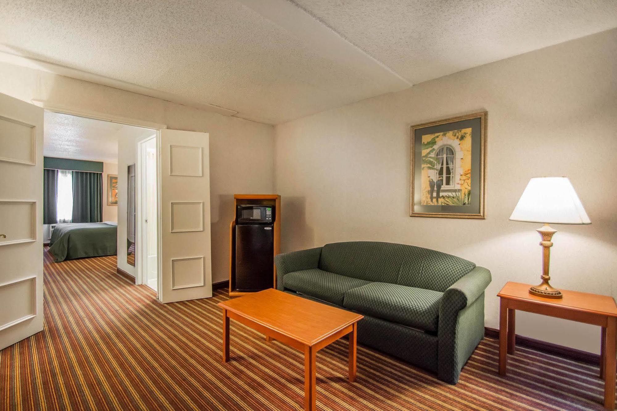 סיינט פיטרסברג Quality Inn & Suites At Tropicana Field מראה חיצוני תמונה